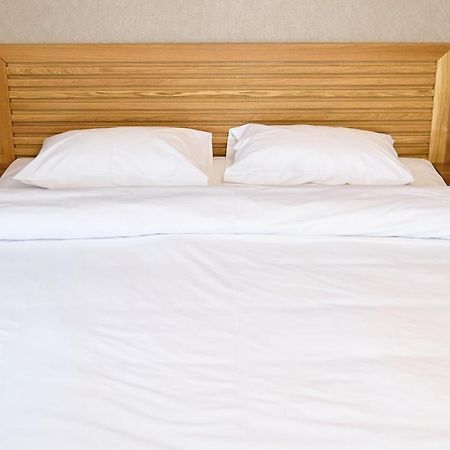 Hotel Eden Ръмнику Сарат Екстериор снимка