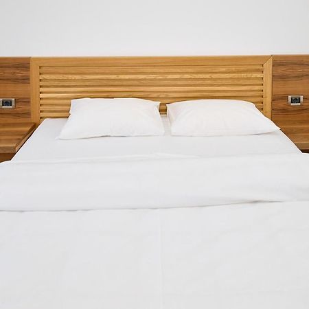 Hotel Eden Ръмнику Сарат Екстериор снимка