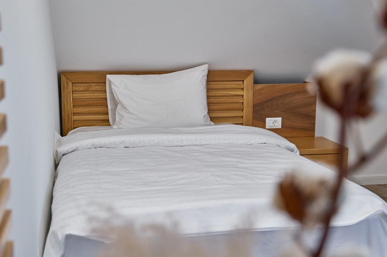Hotel Eden Ръмнику Сарат Екстериор снимка