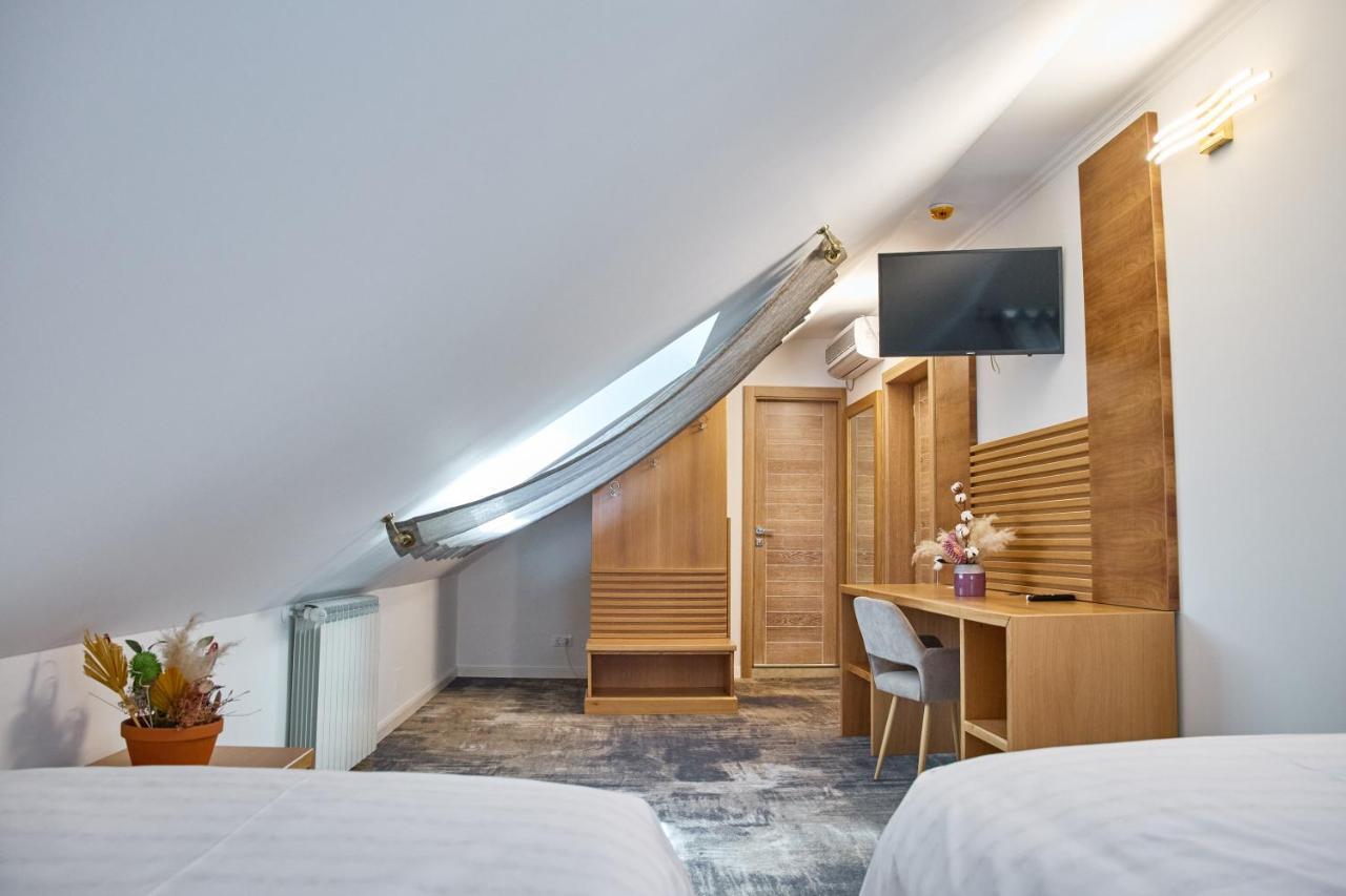 Hotel Eden Ръмнику Сарат Екстериор снимка
