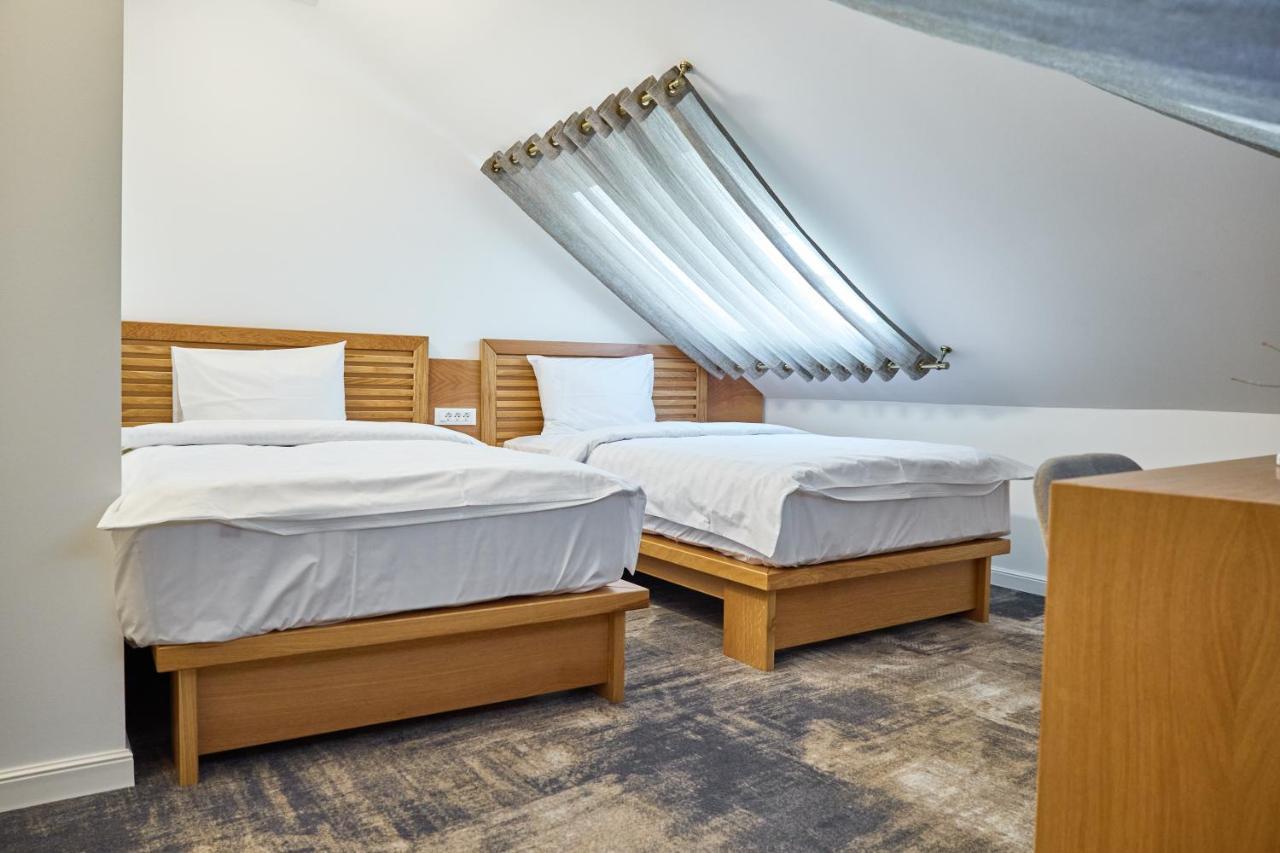 Hotel Eden Ръмнику Сарат Екстериор снимка