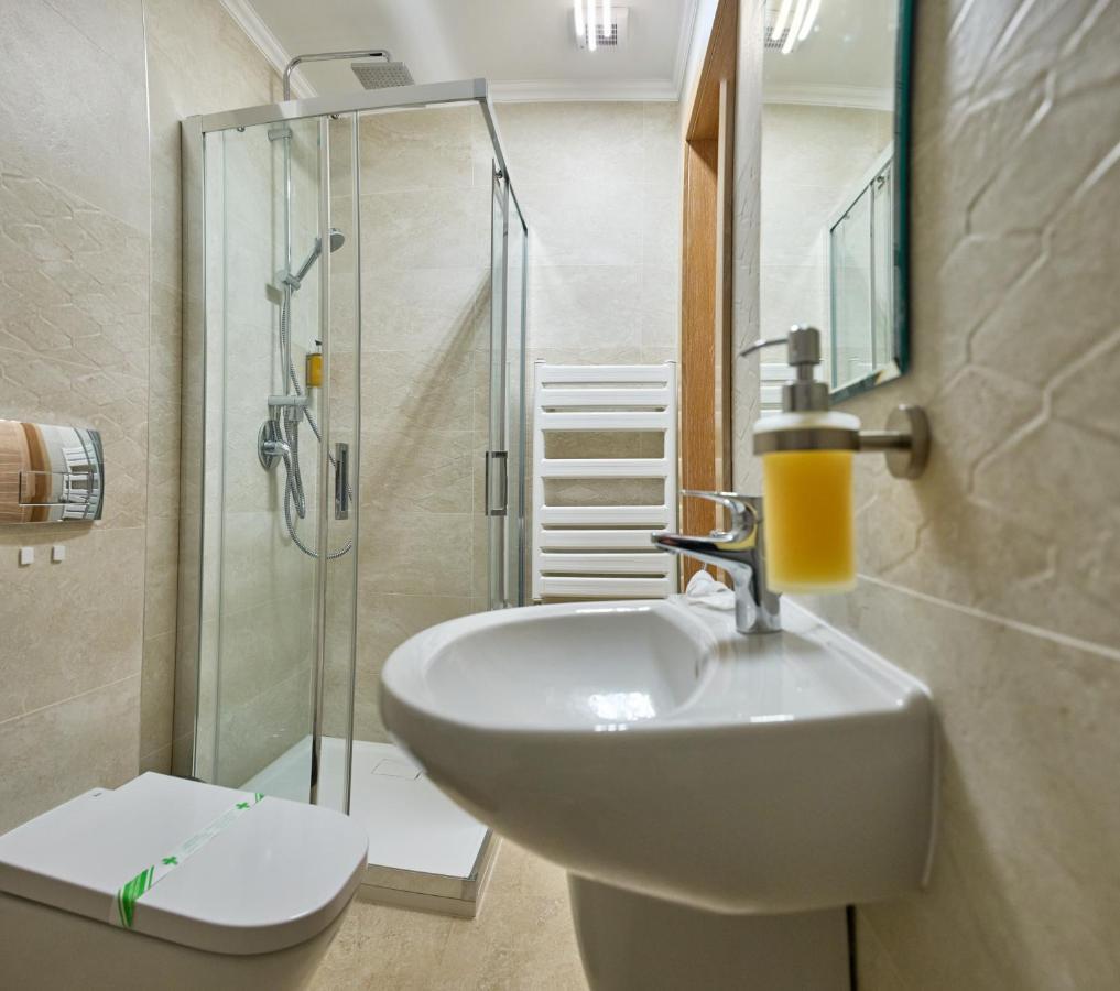 Hotel Eden Ръмнику Сарат Екстериор снимка