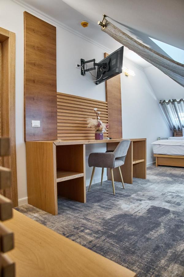 Hotel Eden Ръмнику Сарат Екстериор снимка