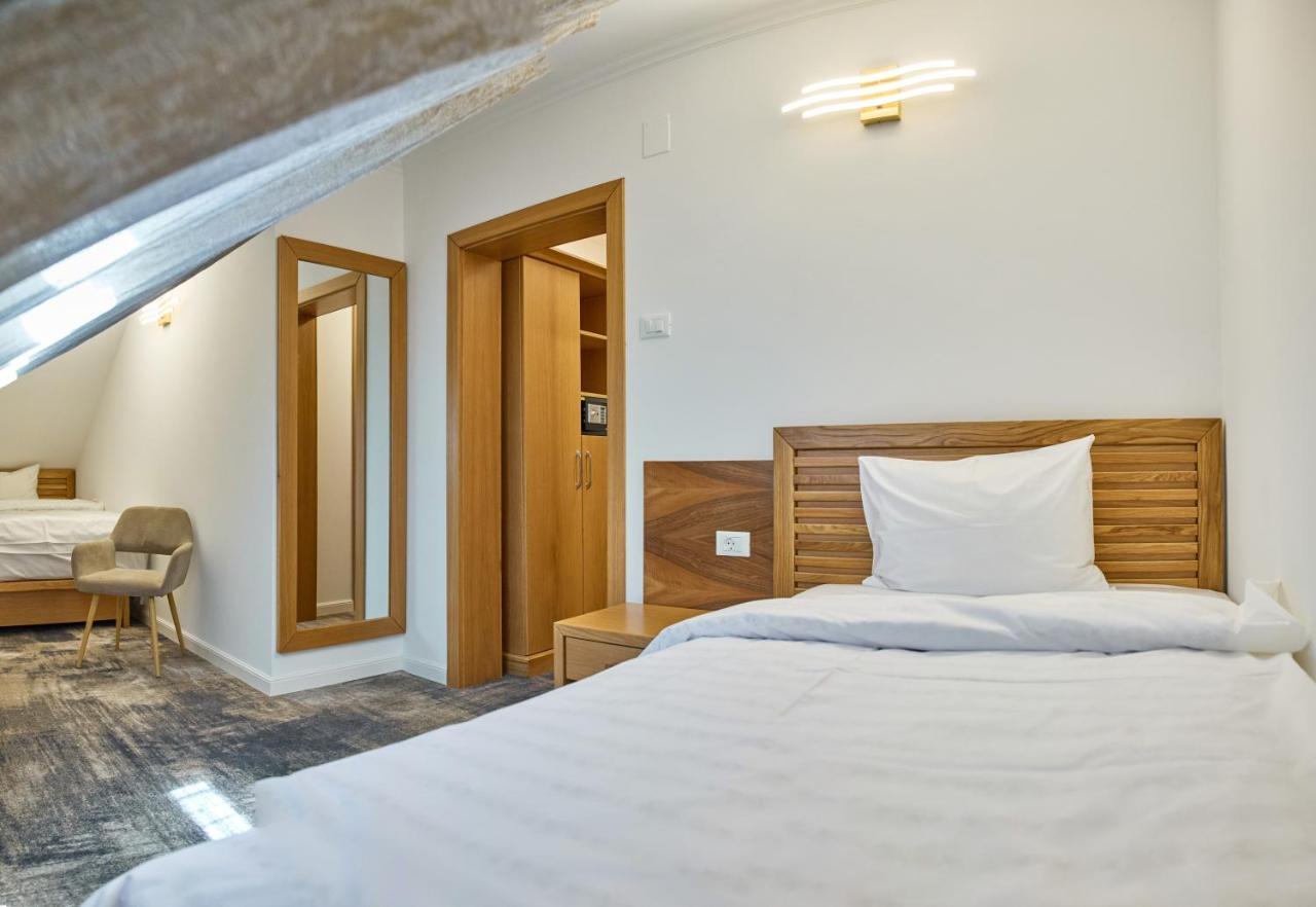 Hotel Eden Ръмнику Сарат Екстериор снимка
