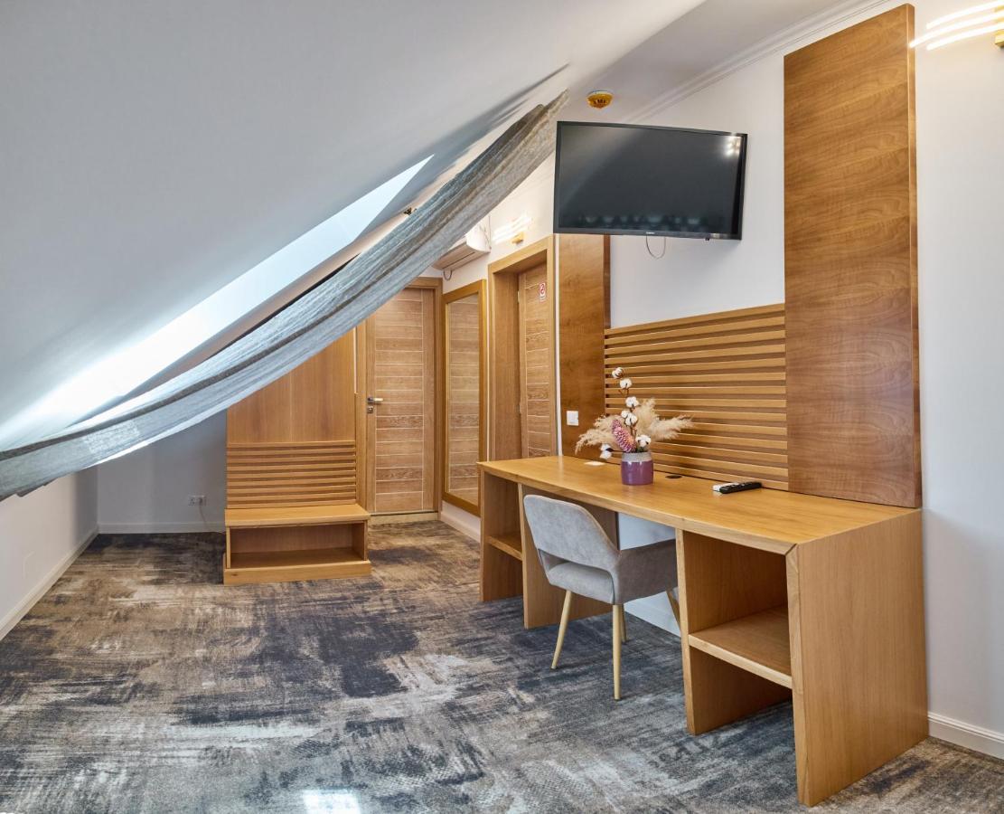 Hotel Eden Ръмнику Сарат Екстериор снимка