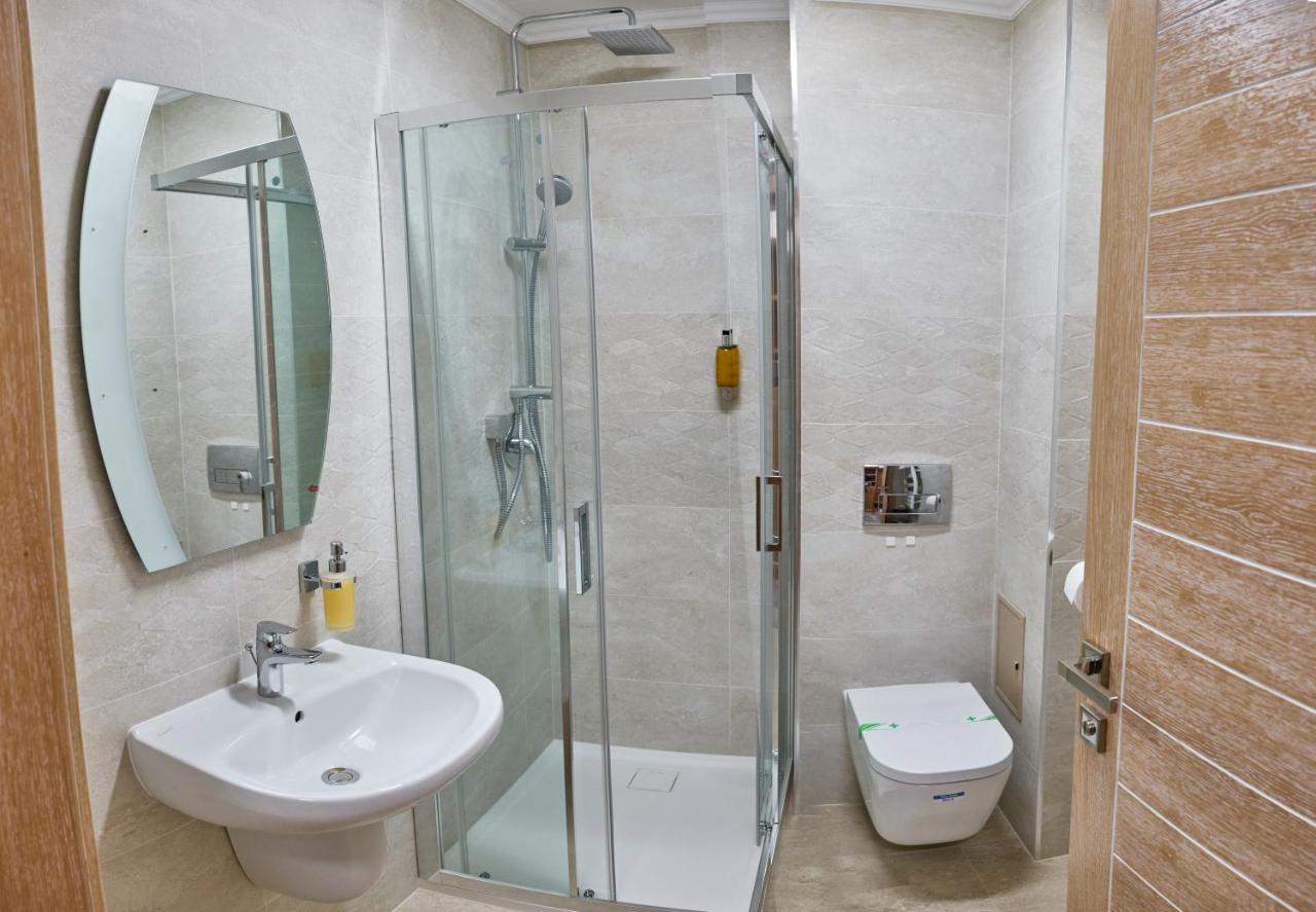 Hotel Eden Ръмнику Сарат Екстериор снимка