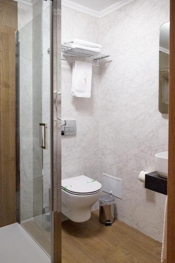 Hotel Eden Ръмнику Сарат Екстериор снимка
