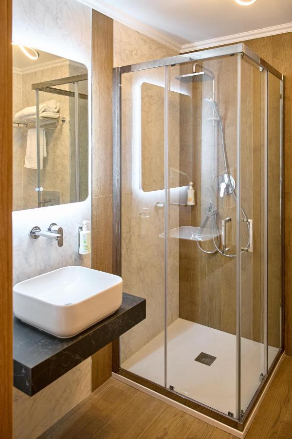 Hotel Eden Ръмнику Сарат Екстериор снимка