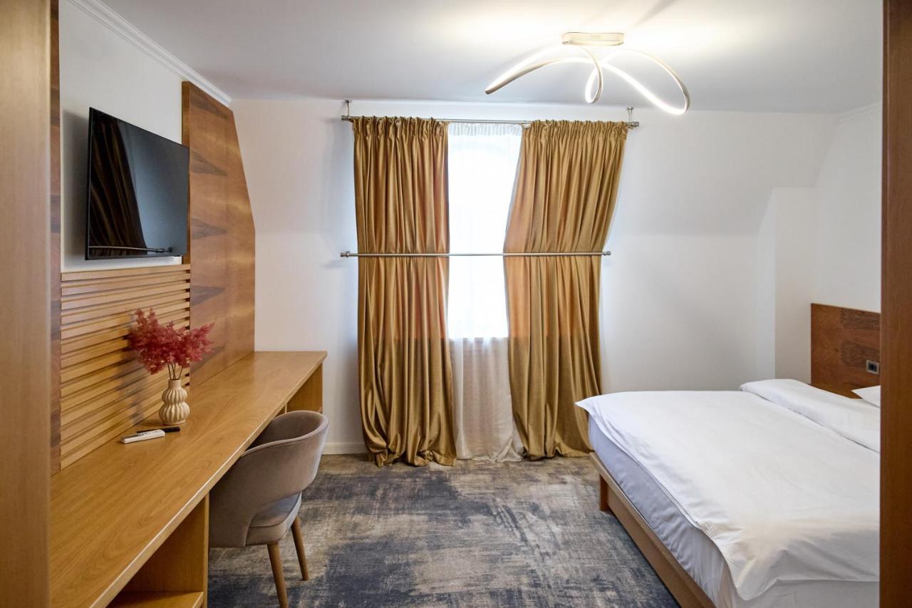Hotel Eden Ръмнику Сарат Екстериор снимка