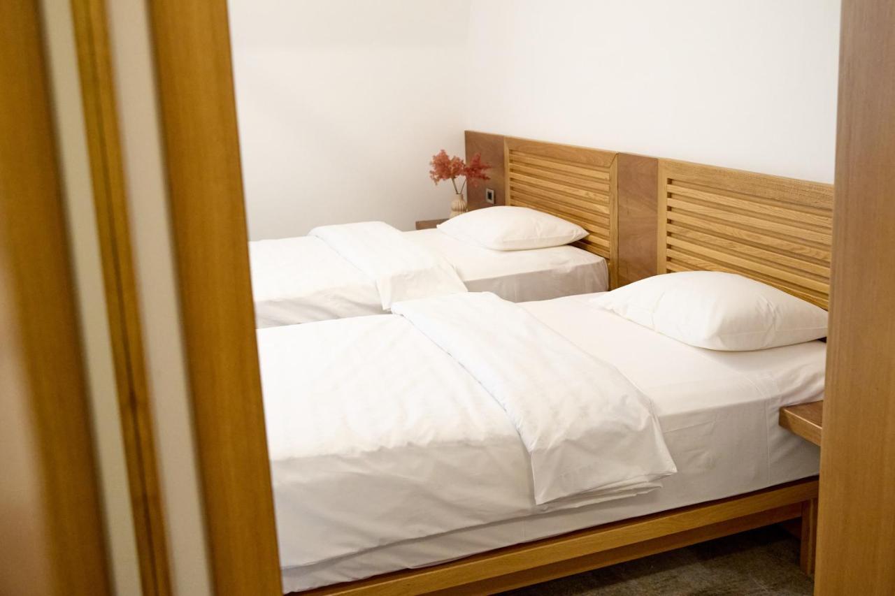 Hotel Eden Ръмнику Сарат Екстериор снимка