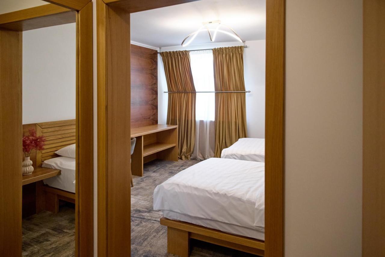 Hotel Eden Ръмнику Сарат Екстериор снимка