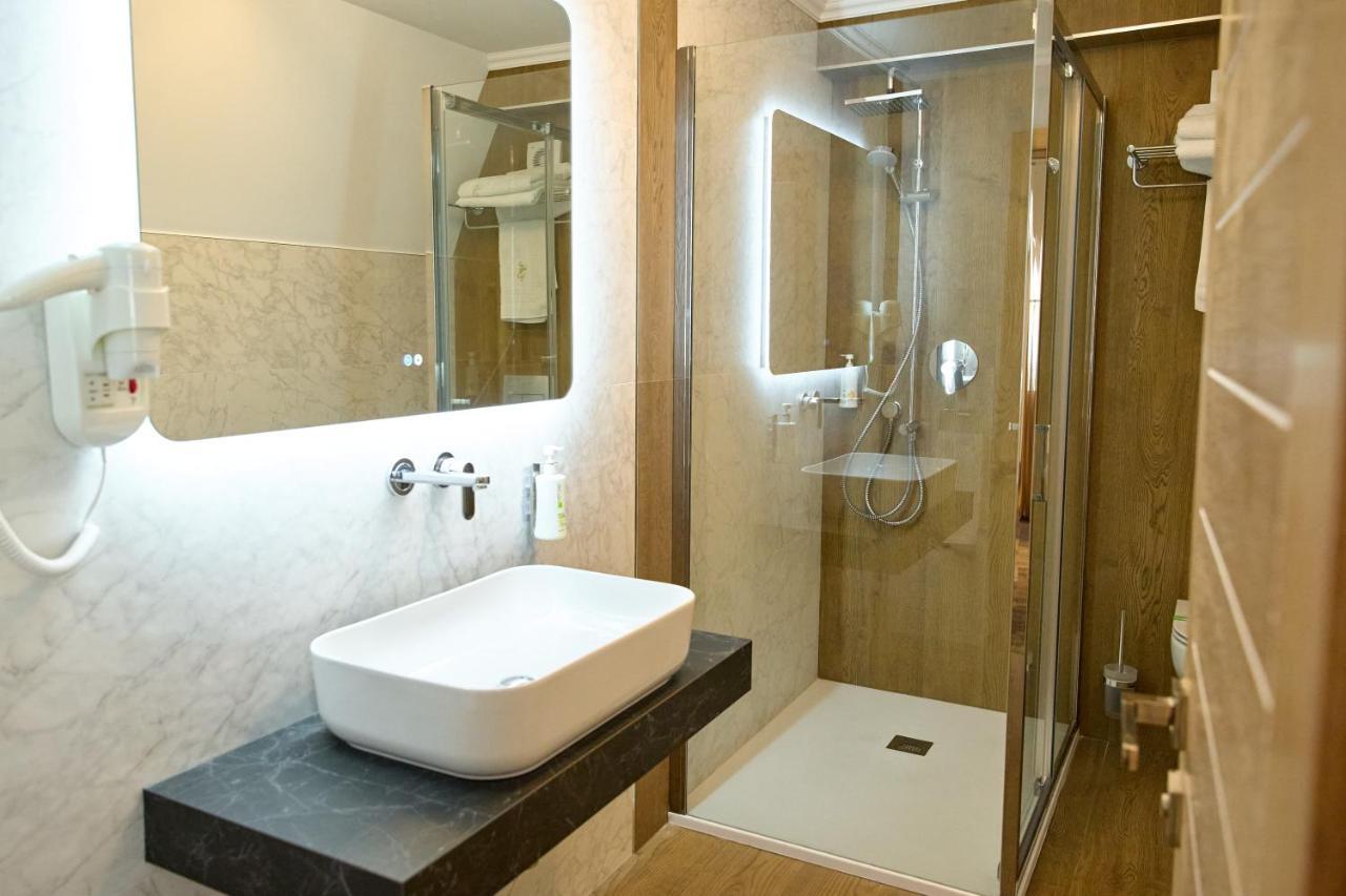 Hotel Eden Ръмнику Сарат Екстериор снимка