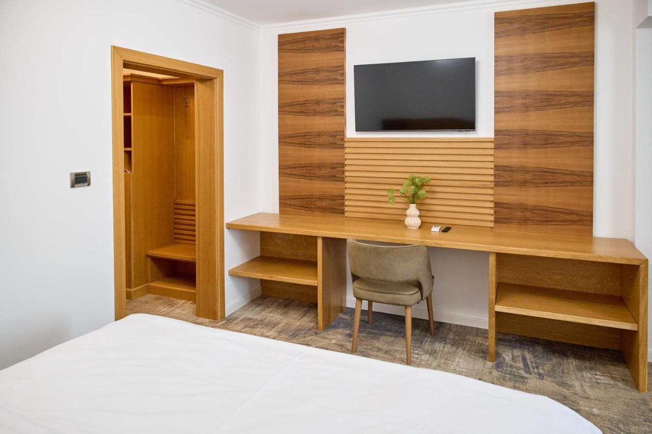 Hotel Eden Ръмнику Сарат Екстериор снимка