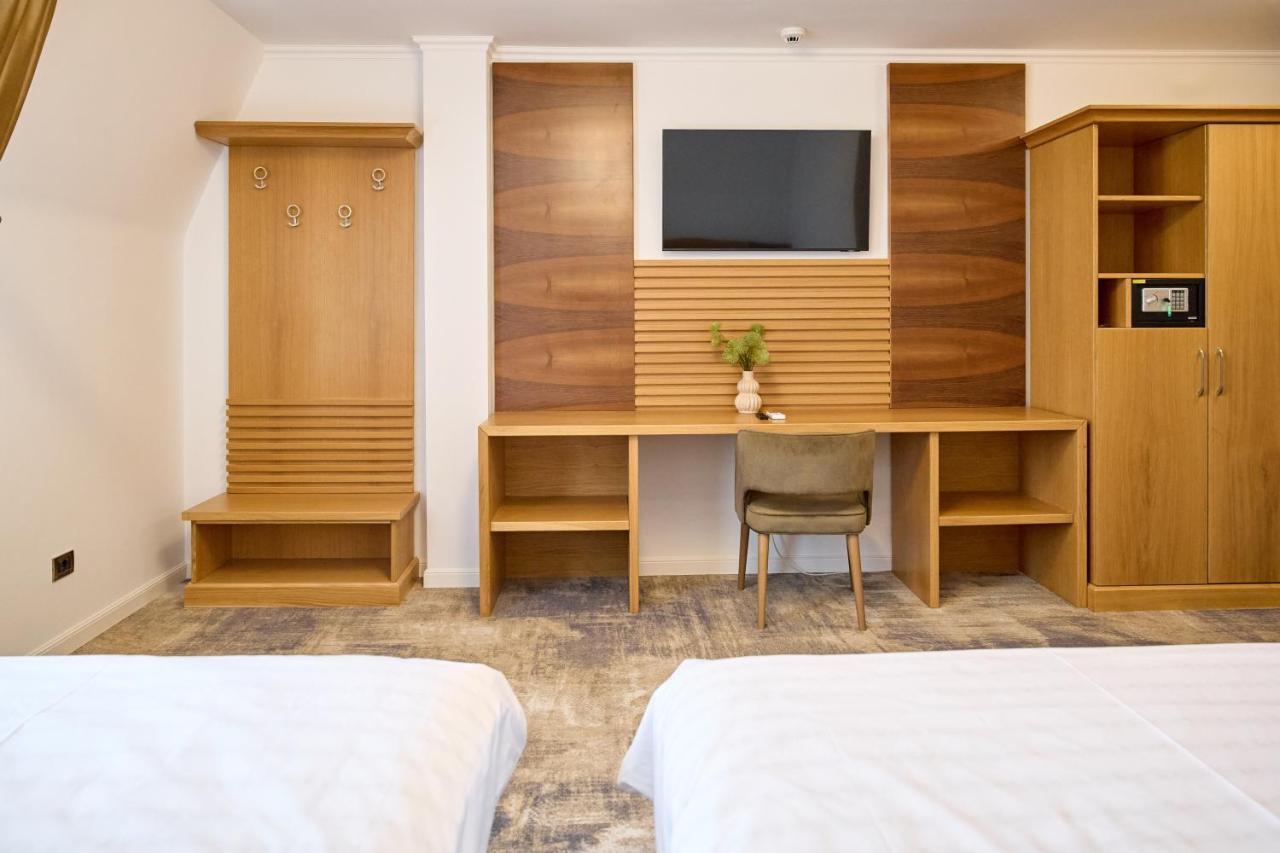Hotel Eden Ръмнику Сарат Екстериор снимка