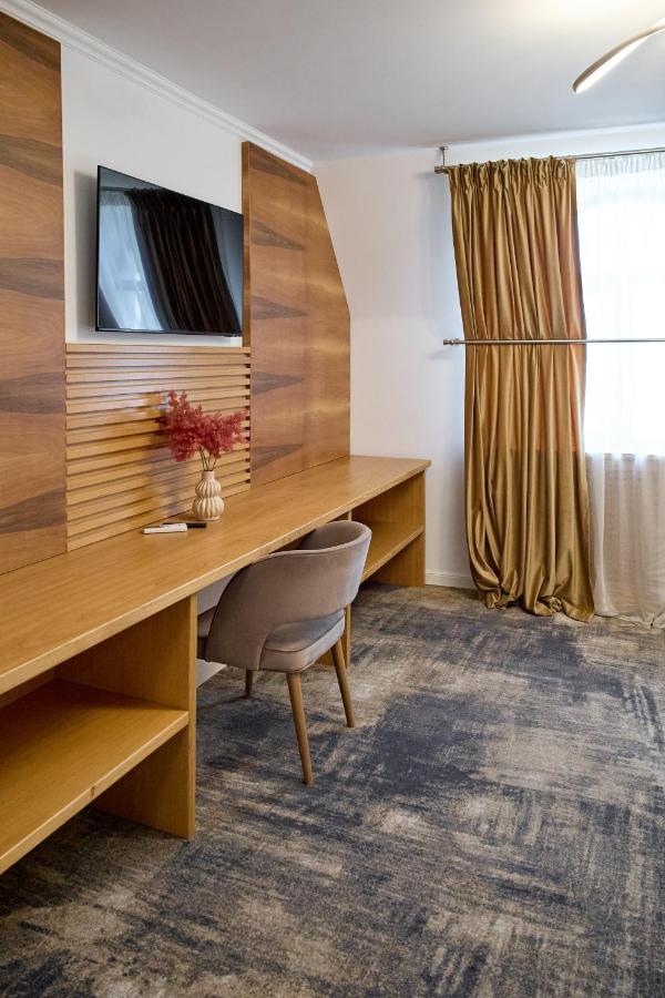 Hotel Eden Ръмнику Сарат Екстериор снимка