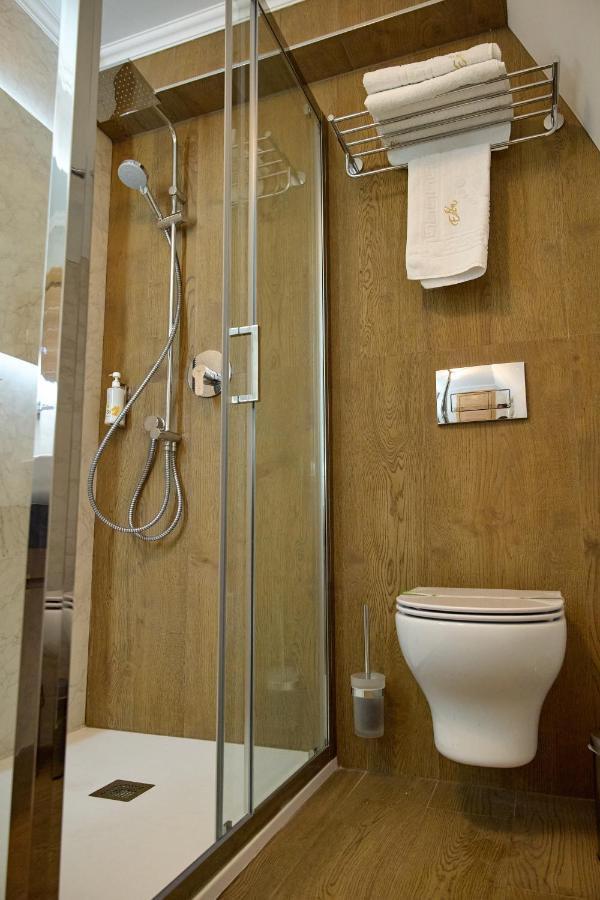 Hotel Eden Ръмнику Сарат Екстериор снимка
