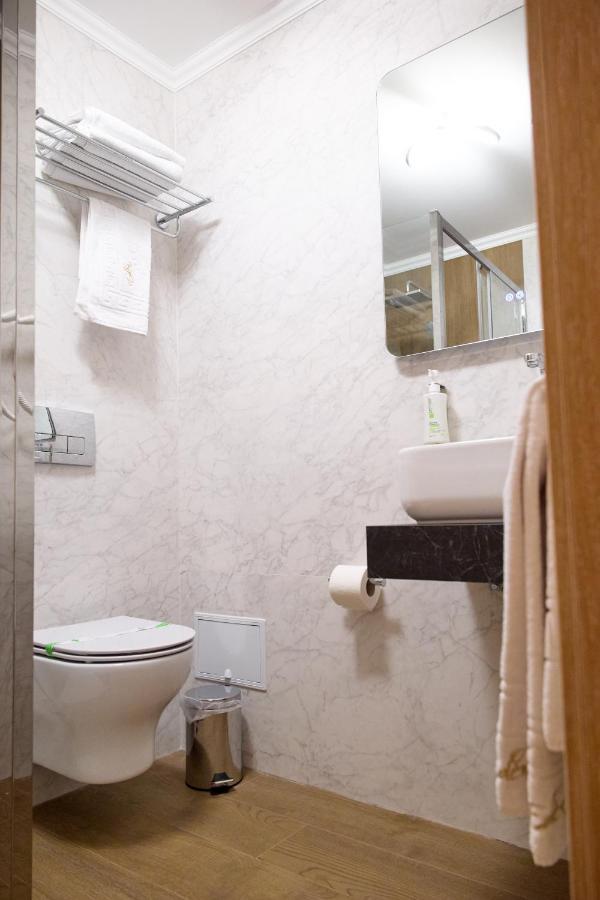 Hotel Eden Ръмнику Сарат Екстериор снимка