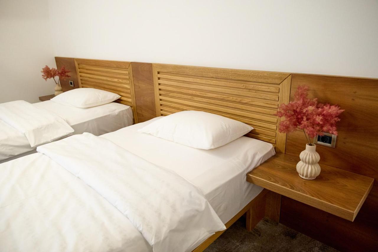 Hotel Eden Ръмнику Сарат Екстериор снимка