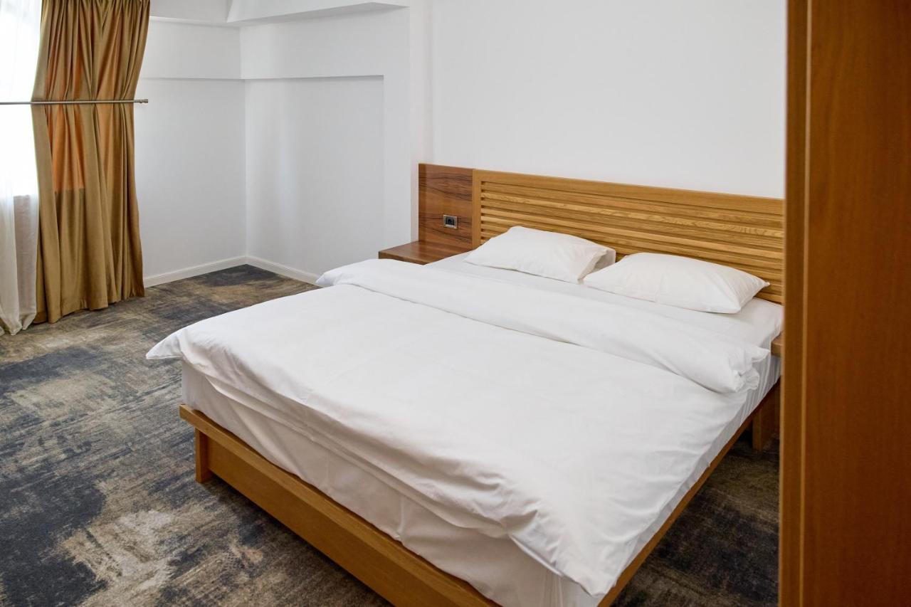 Hotel Eden Ръмнику Сарат Екстериор снимка
