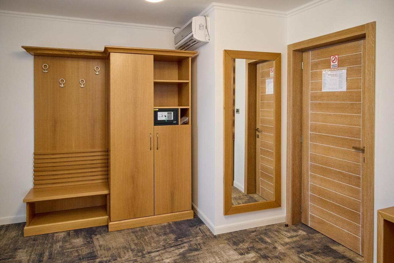 Hotel Eden Ръмнику Сарат Екстериор снимка