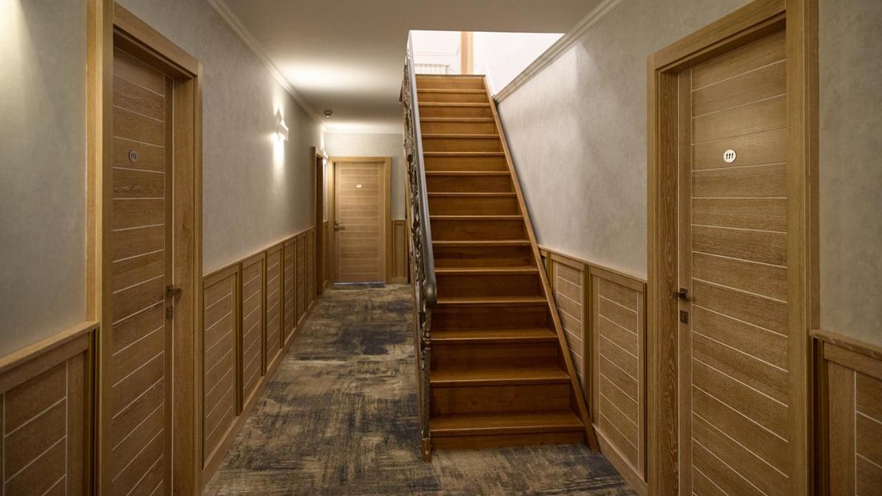 Hotel Eden Ръмнику Сарат Екстериор снимка