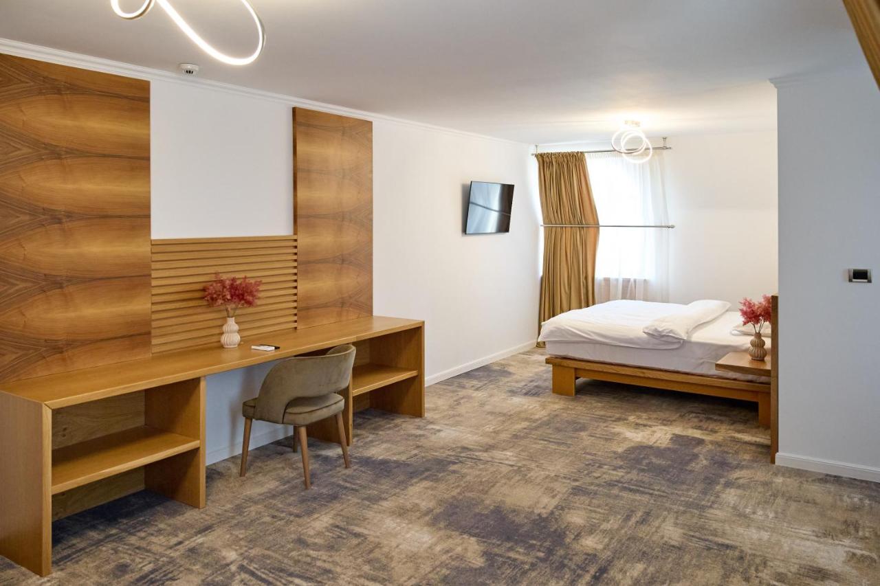 Hotel Eden Ръмнику Сарат Екстериор снимка