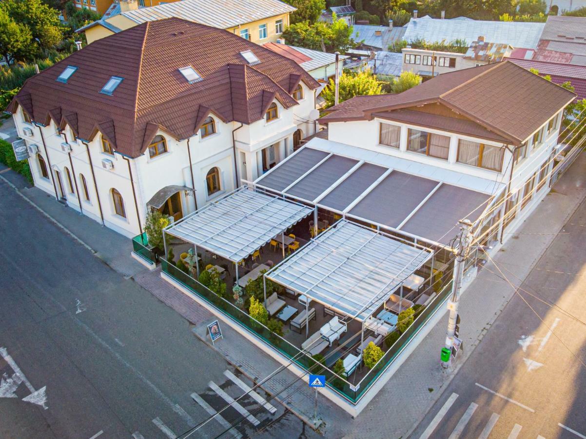 Hotel Eden Ръмнику Сарат Екстериор снимка